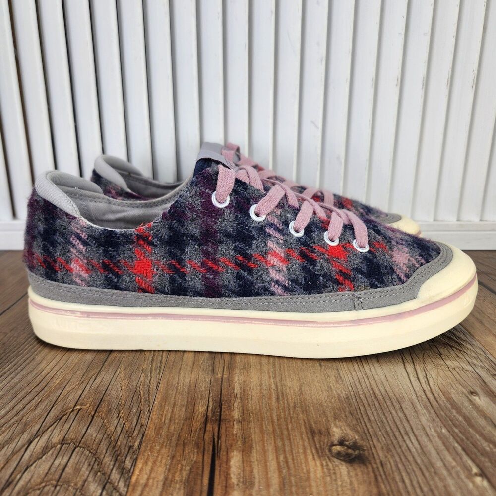 Keen Elsa IV Sneakers Womens Size 9 Gray Red Plaid Fleece Walking Shoes 1023795